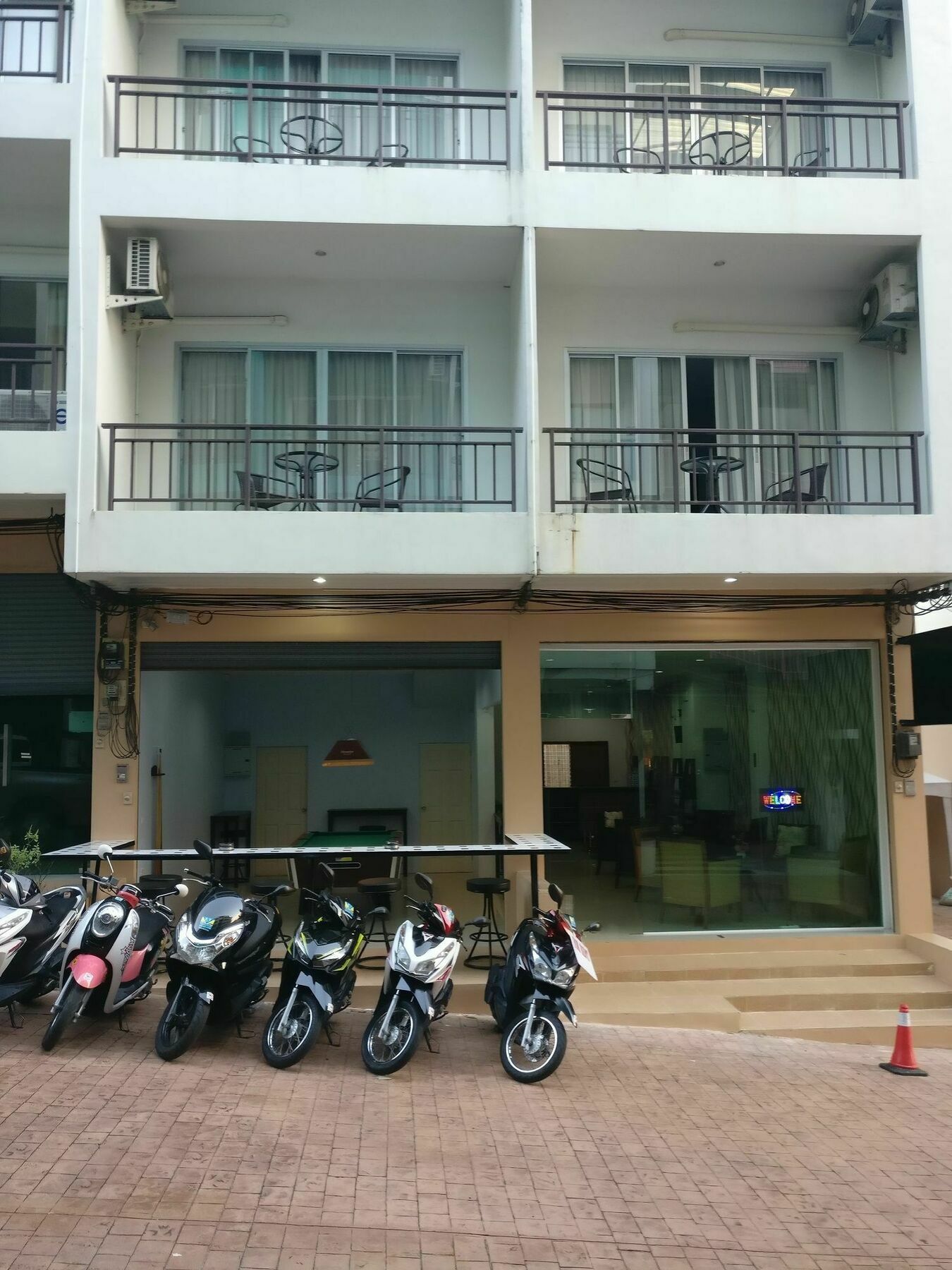 Hotel White Sky Boutique Patong Exterior foto